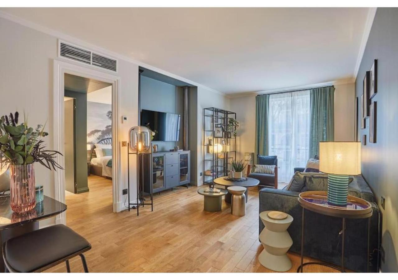 Notre Dame De By Prestige * Paris