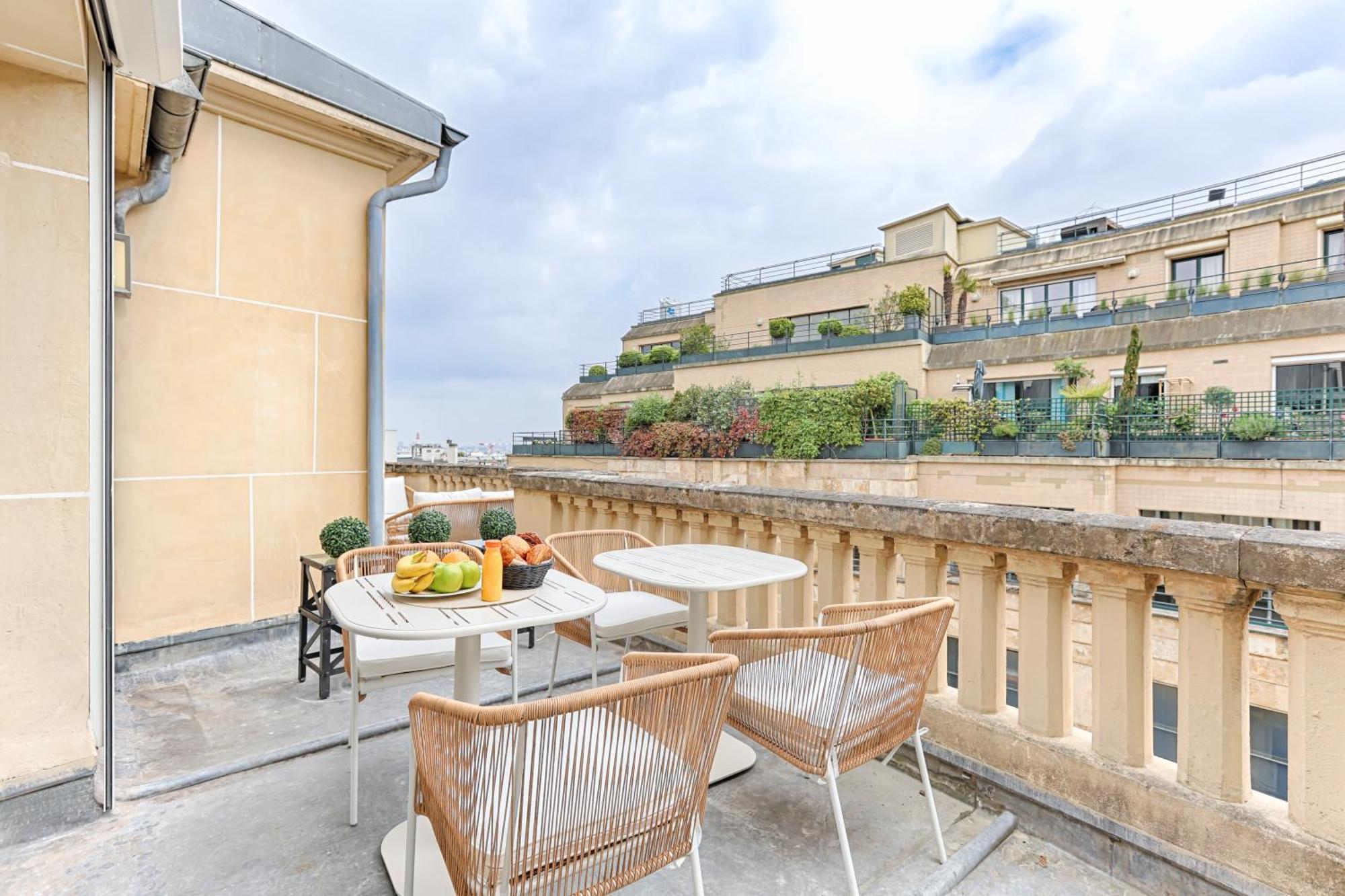 Appartement De Luxe Avec Terrasse Sur Les Champs Elysees *