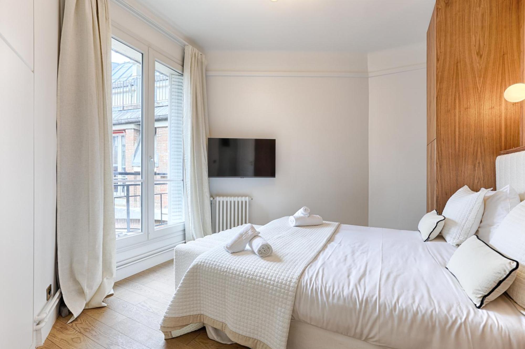 Appartement De Luxe Avec Terrasse Sur Les Champs Elysees Paris