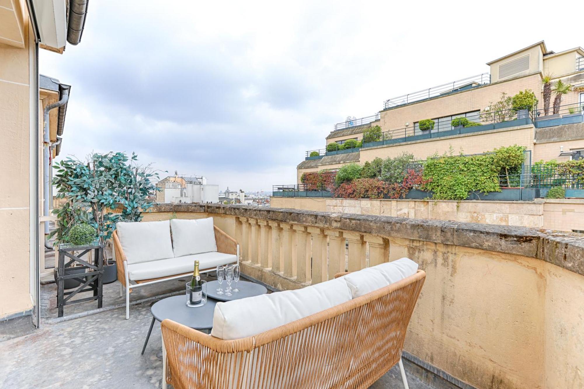 Appartement De Luxe Avec Terrasse Sur Les Champs Elysees * Paris
