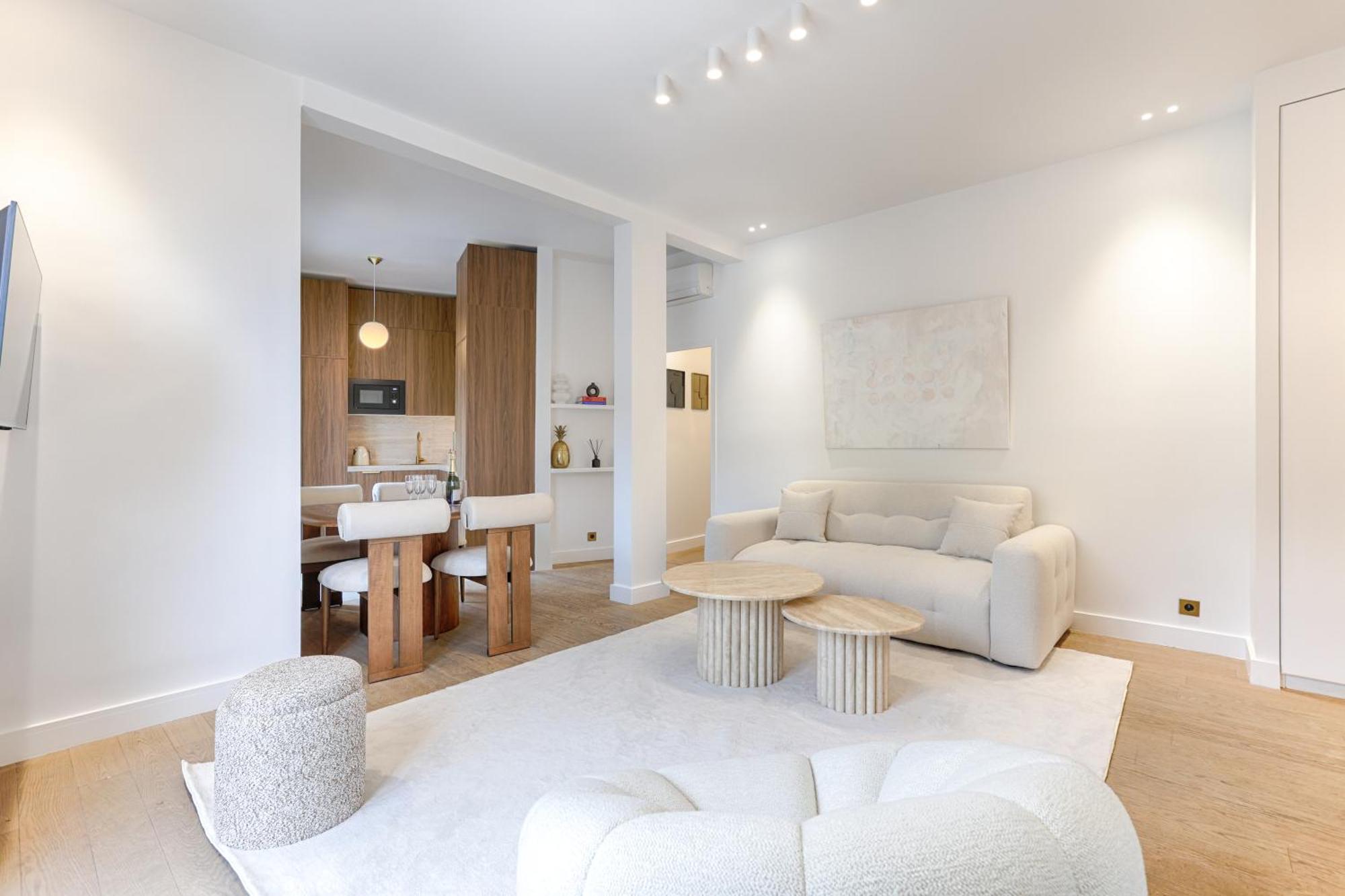 Appartement De Luxe Avec Terrasse Sur Les Champs Elysees