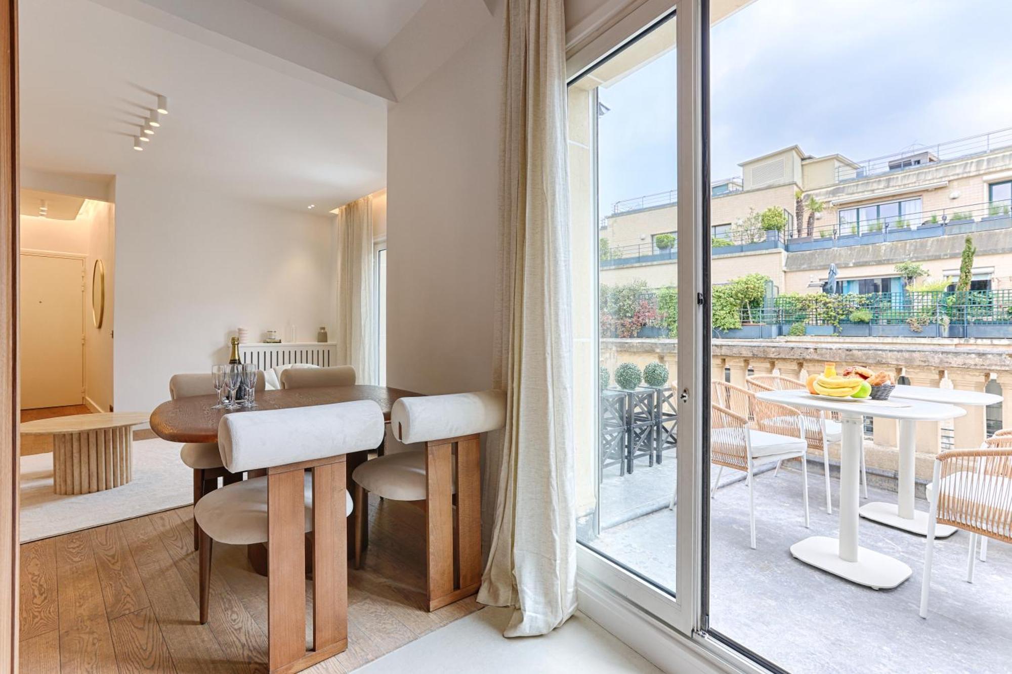 Appartement De Luxe Avec Terrasse Sur Les Champs Elysees Apartment