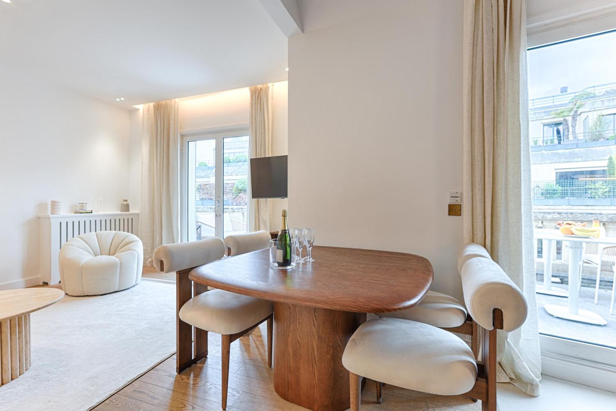 Apartment Appartement De Luxe Avec Terrasse Sur Les Champs Elysees
