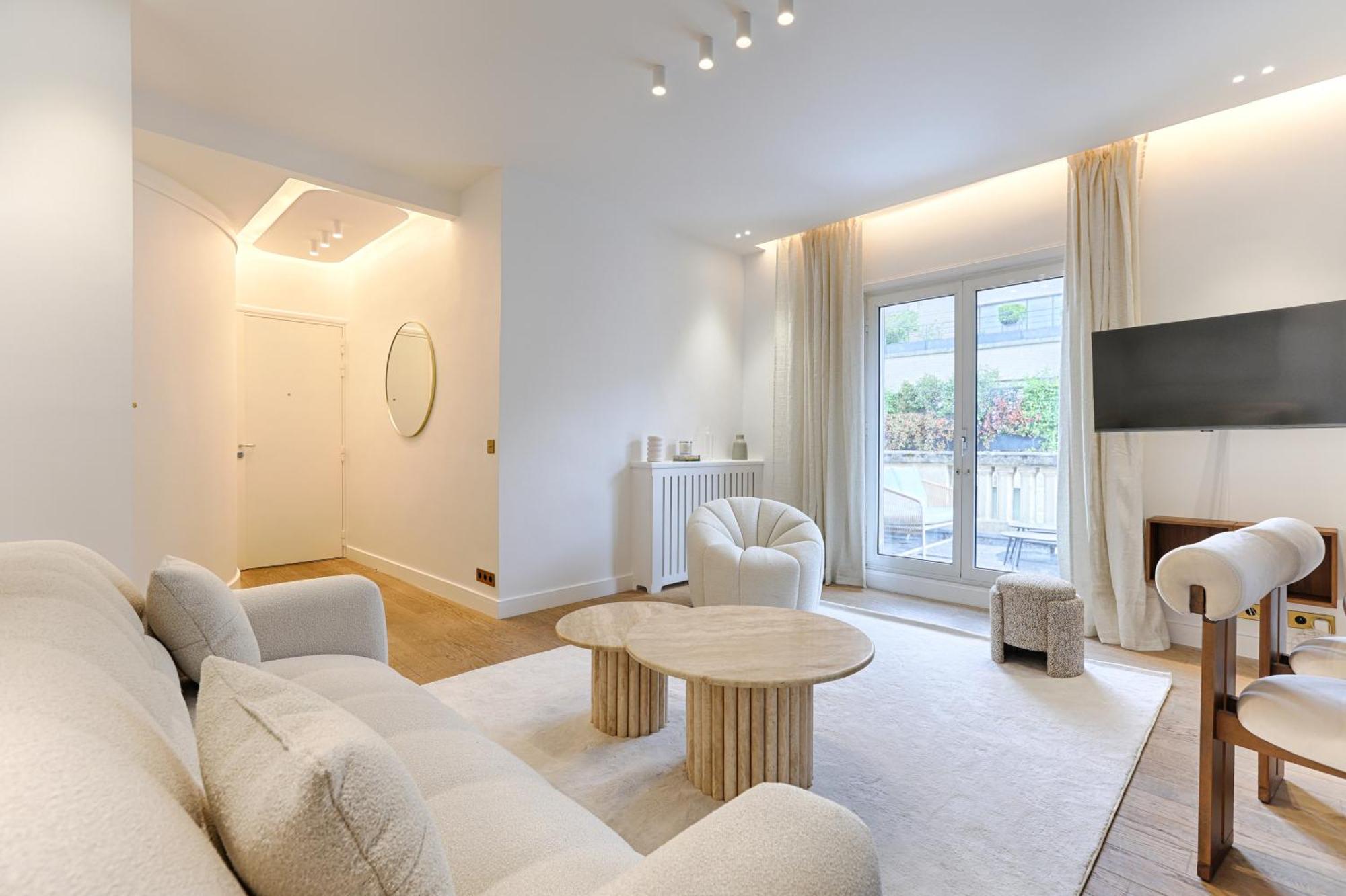 Appartement De Luxe Avec Terrasse Sur Les Champs Elysees Apartment *
