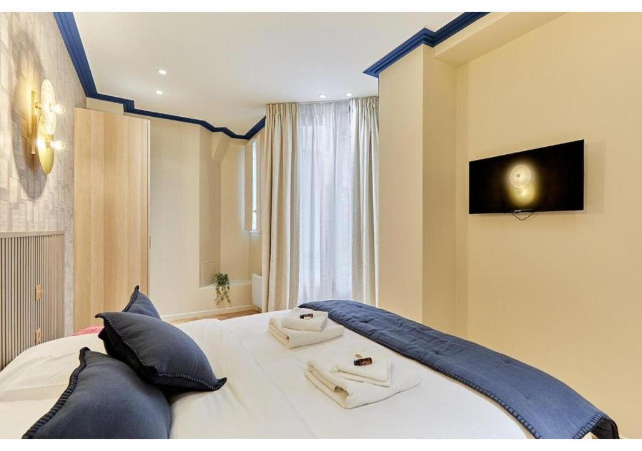 Incredible Ac 3 Bedrooms Center Of By Prestige Apartment Paris