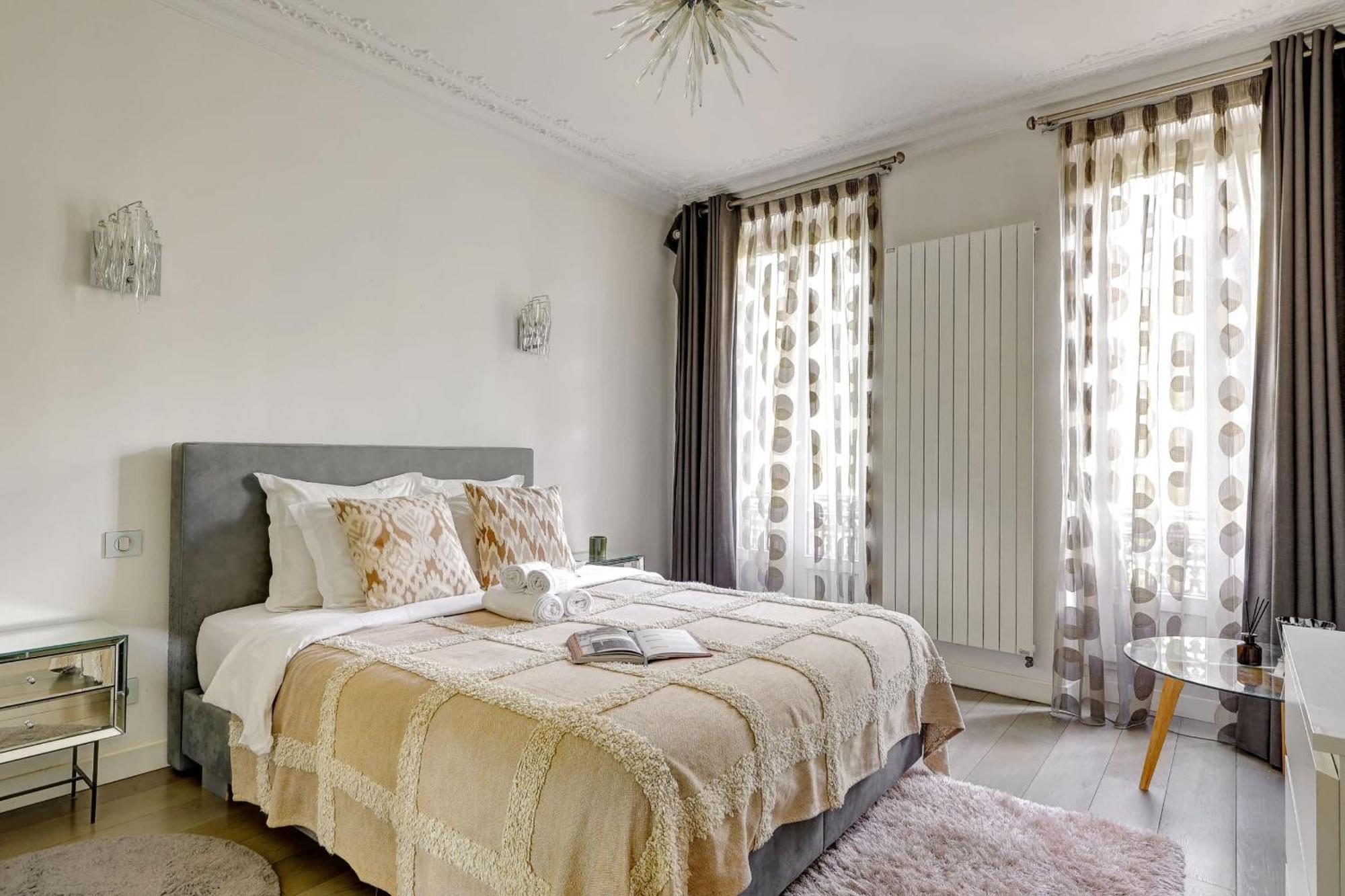 Elegant 3br Champs-elysees & Arc De Triomphe