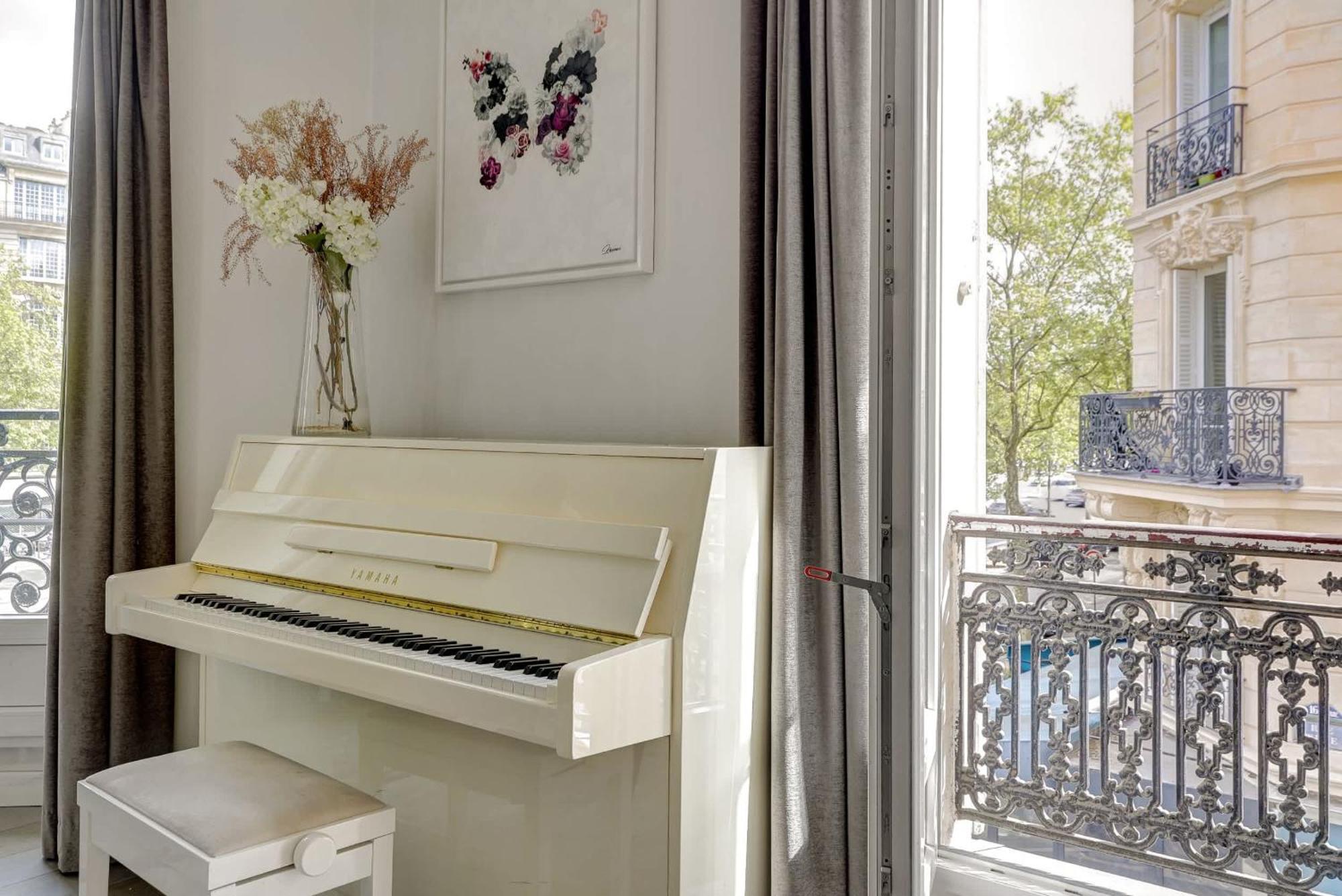 Elegant 3br Champs-elysees & Arc De Triomphe *