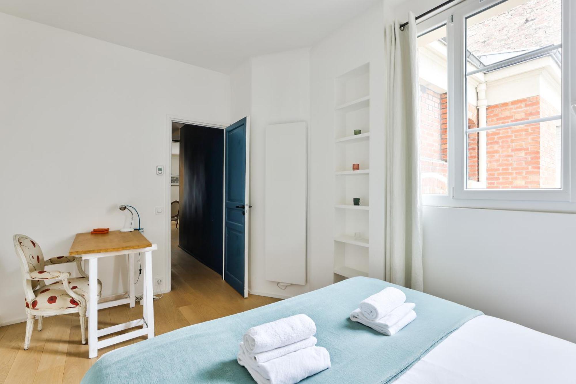 Apartment Stylish 2br In Private Mansion At Rue De Passy *