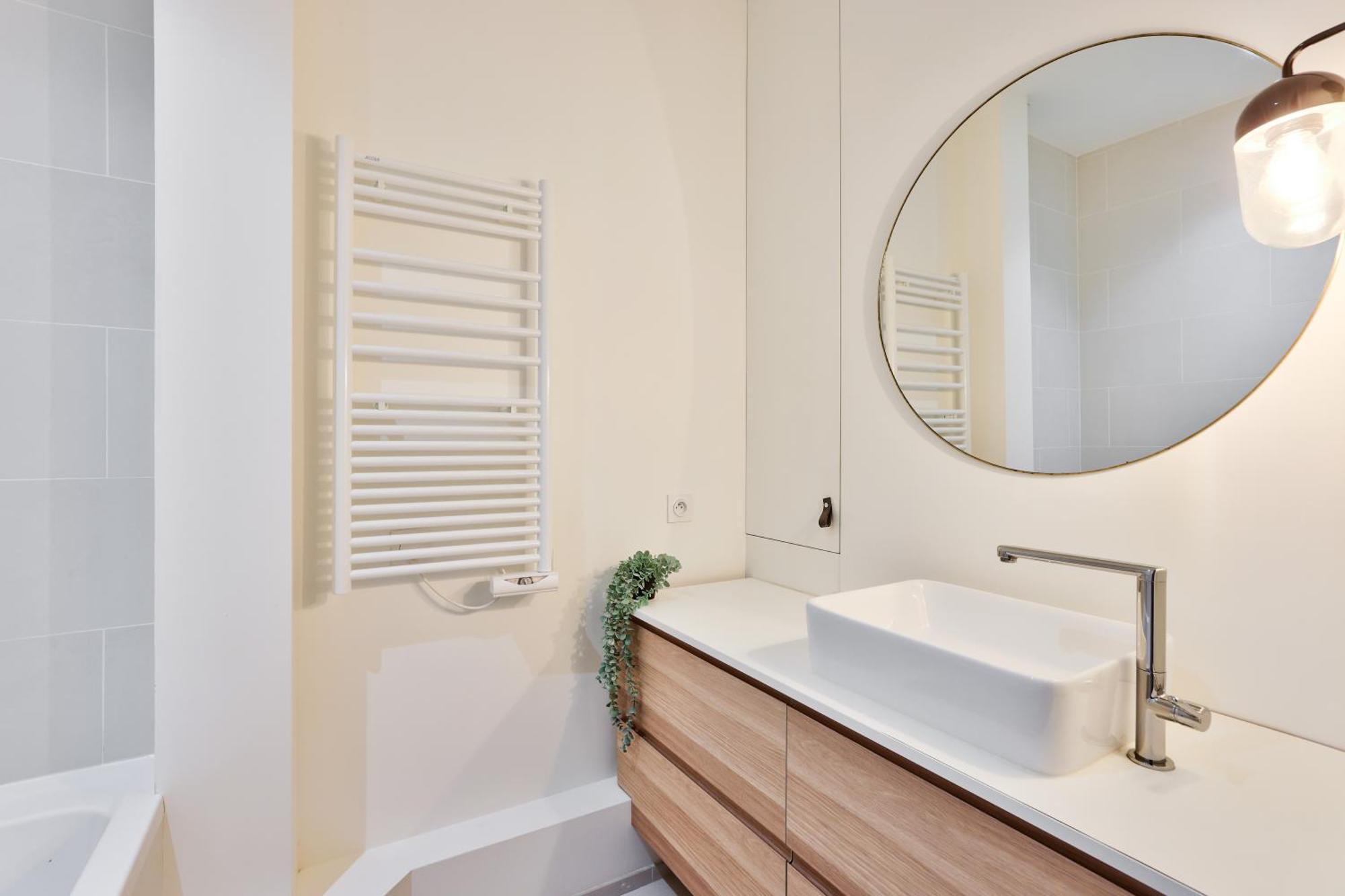 Apartment Stylish 2br In Private Mansion At Rue De Passy