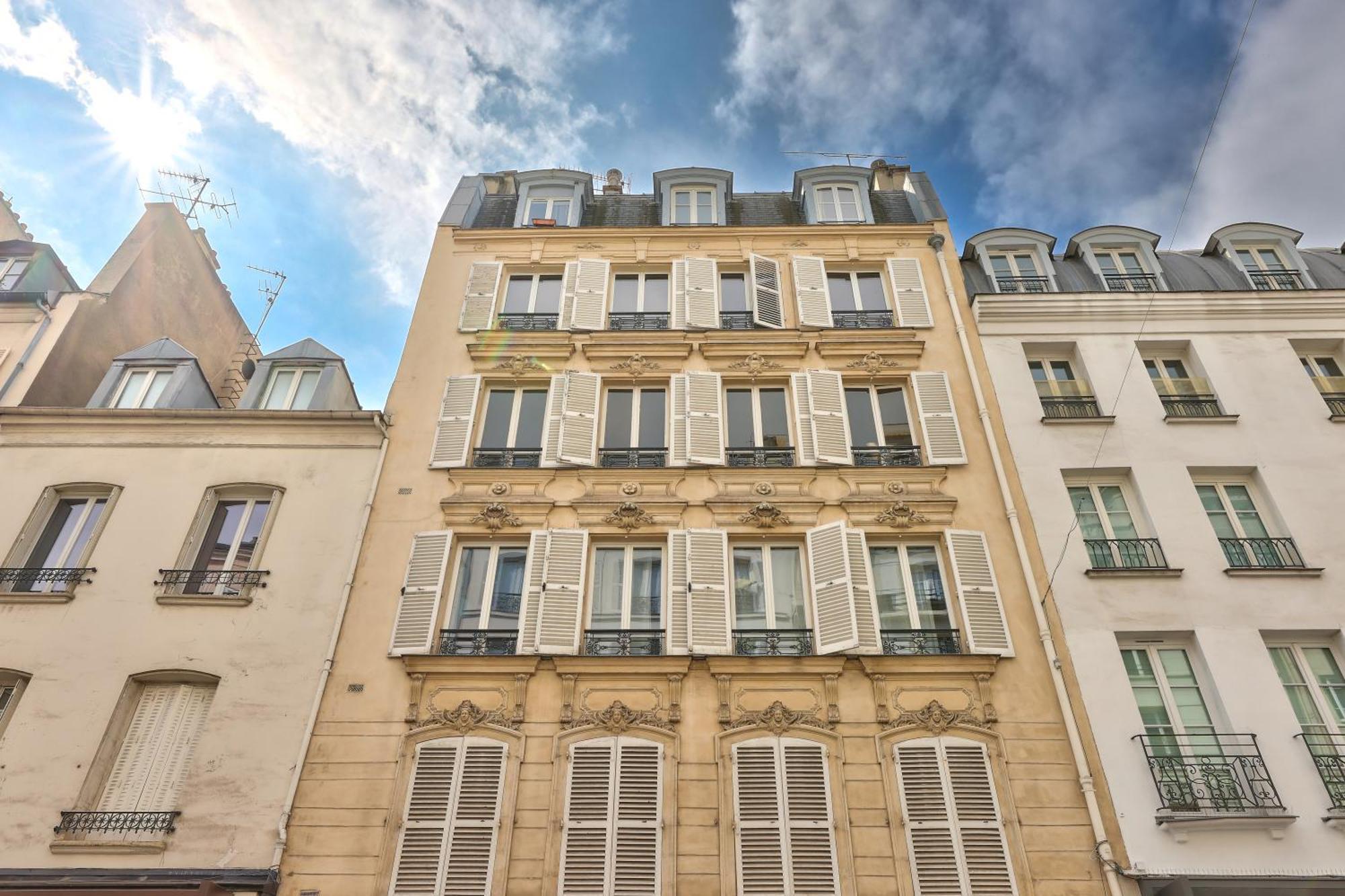 Apartment Stylish 2br In Private Mansion At Rue De Passy