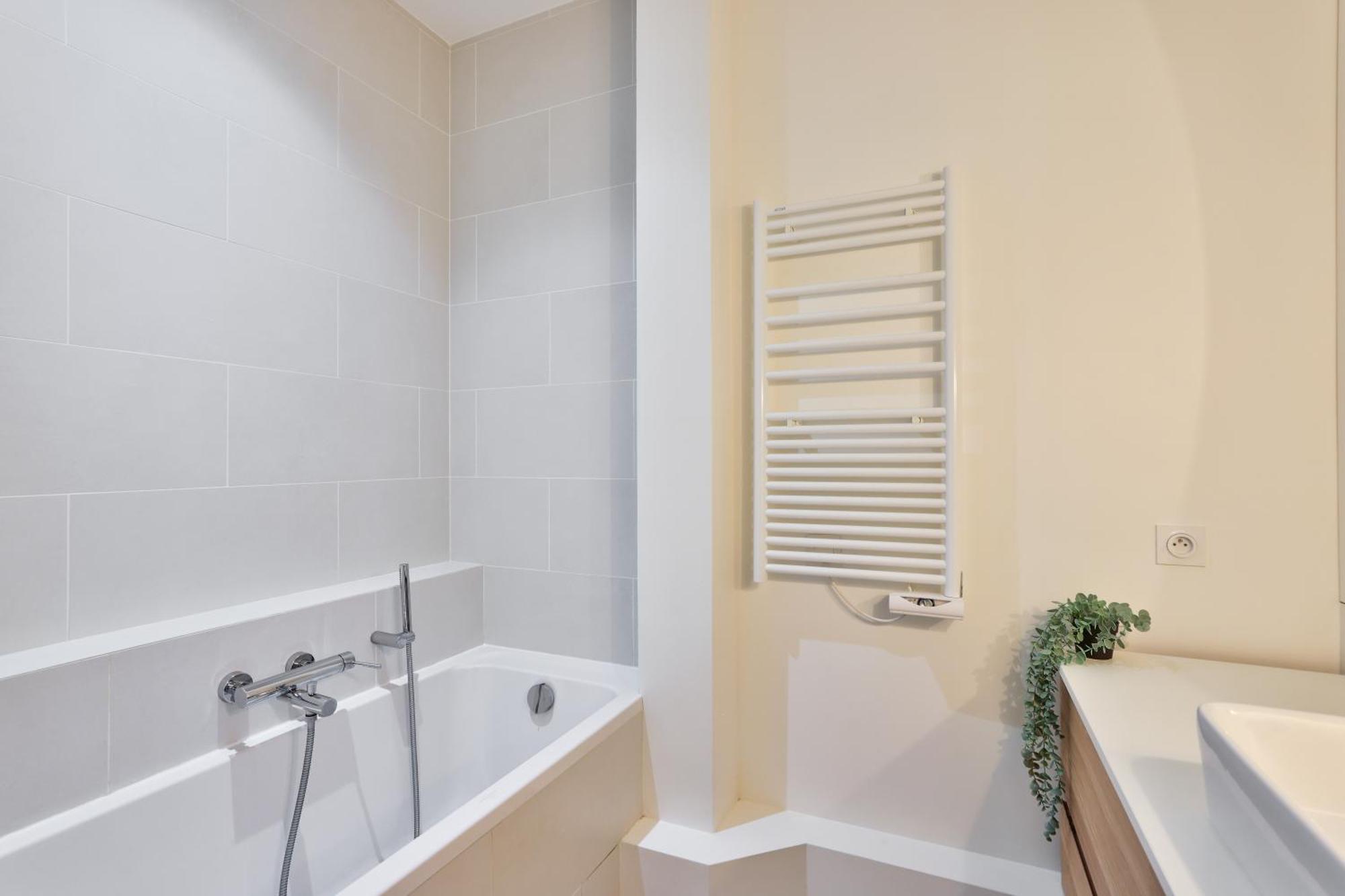 Apartment Stylish 2br In Private Mansion At Rue De Passy *