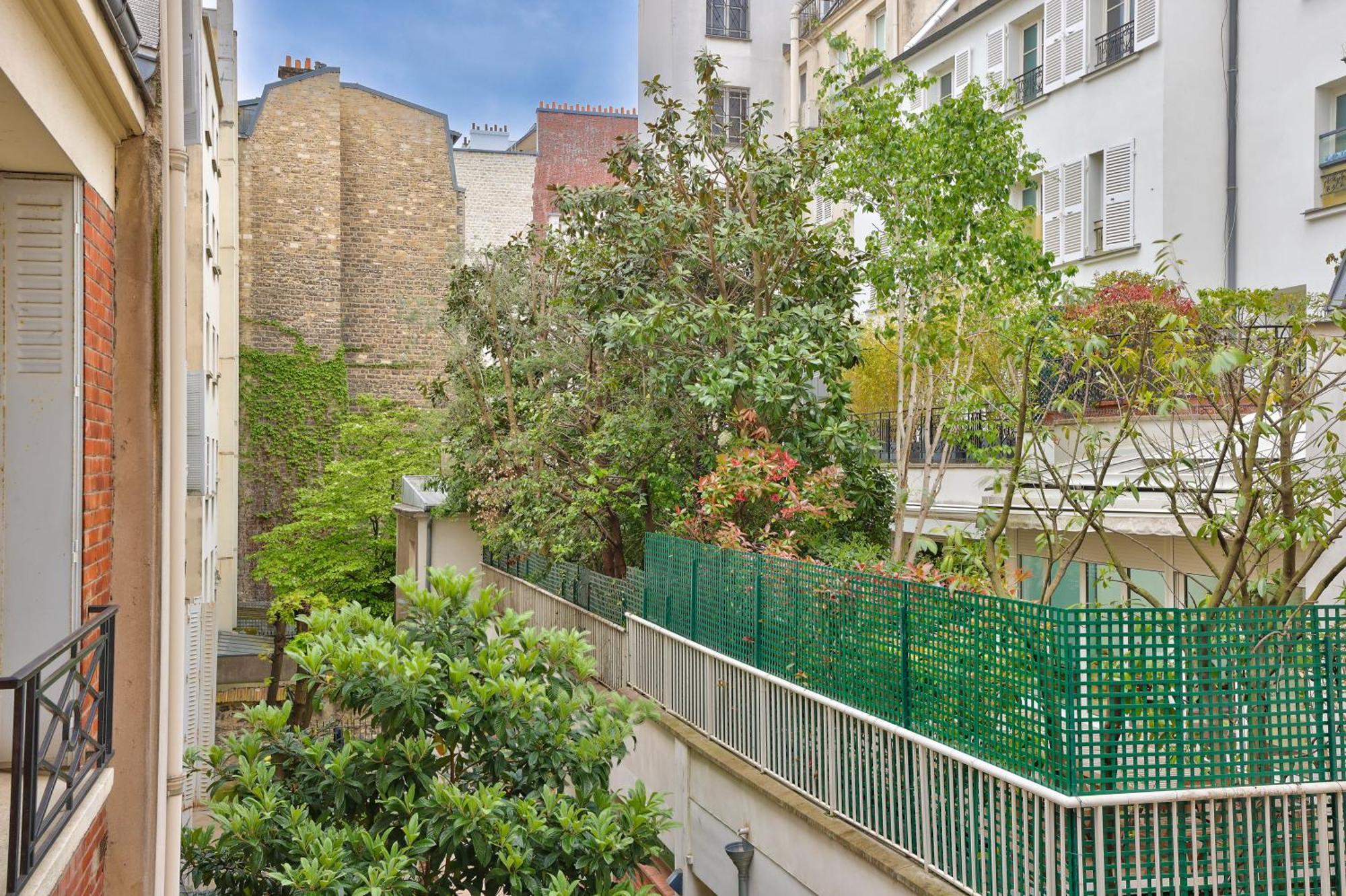 Stylish 2br In Private Mansion At Rue De Passy *