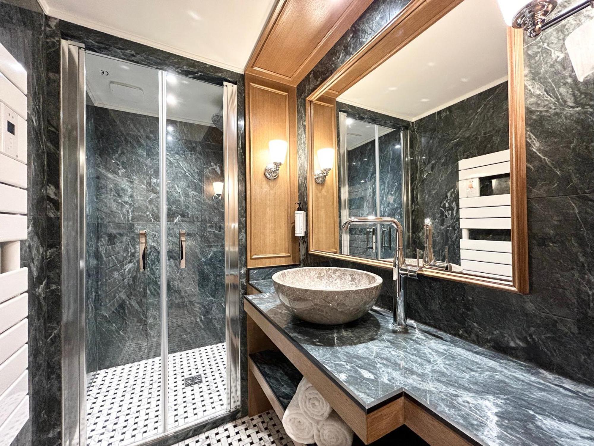 Merveil - Signature - Tour Eiffel - Bourgogne Apartment