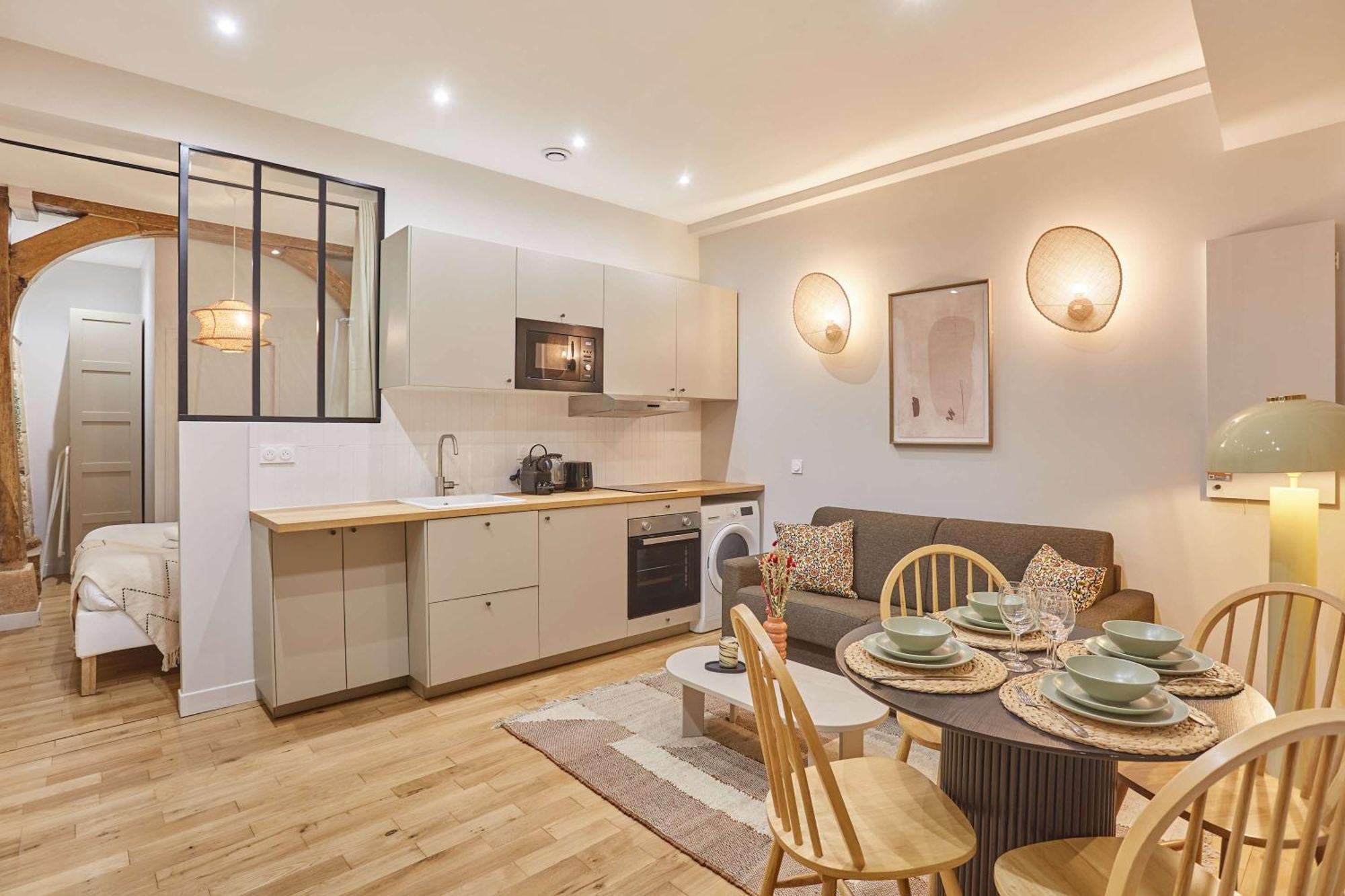 Superb 1 Bedroom Center Of By Prestige Apartment *