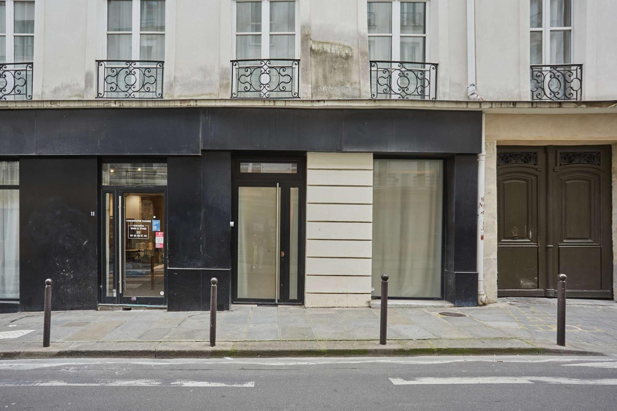 Superb 1 Bedroom Center Of By Prestige Paris