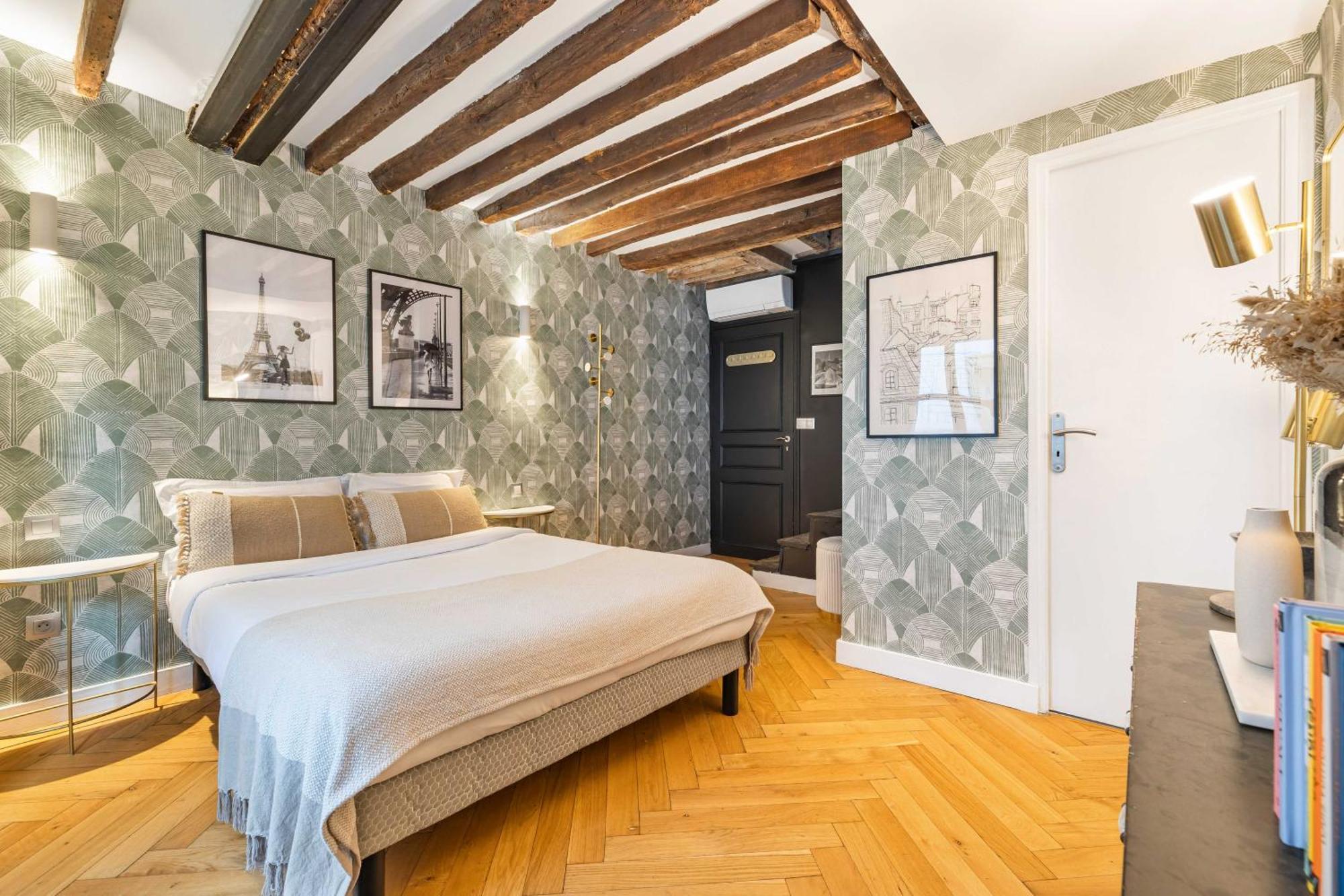Ultra Historical Parisian Flat - Louvre