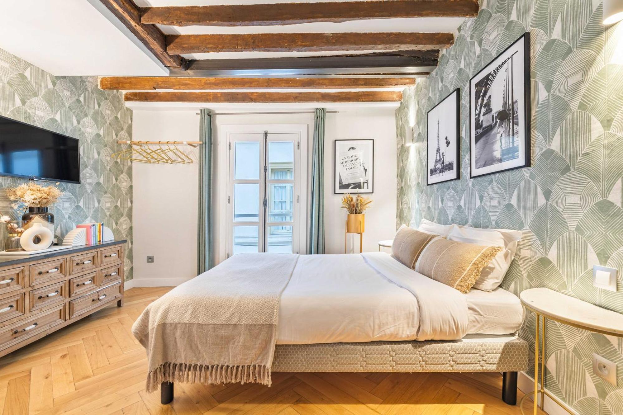 Ultra Historical Parisian Flat - Louvre *