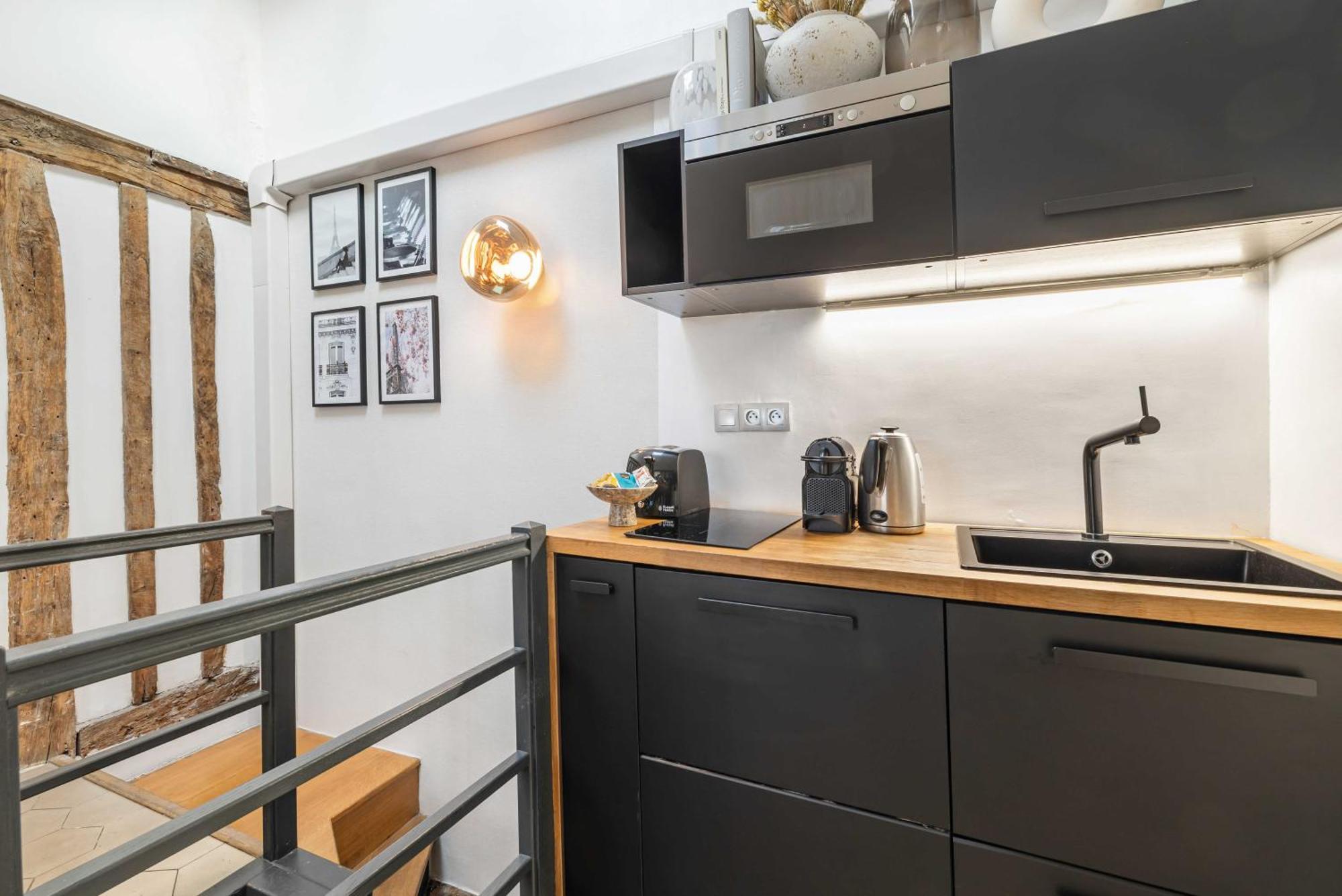 Ultra Historical Parisian Flat - Louvre Apartment