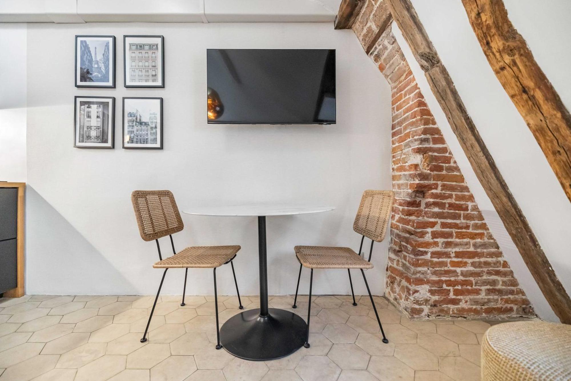 Ultra Historical Parisian Flat - Louvre Paris
