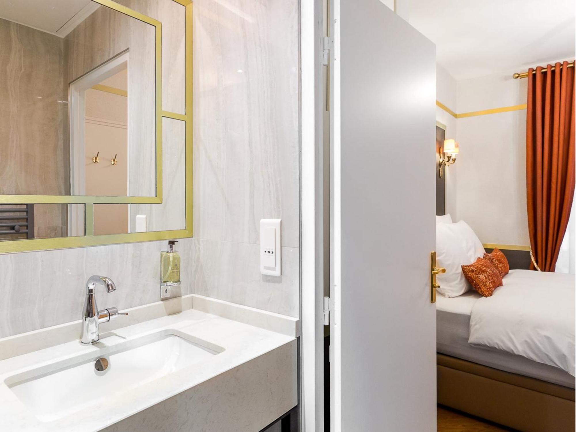 Merveil - Luxury - Tour Eiffel - Laos Apartment Paris