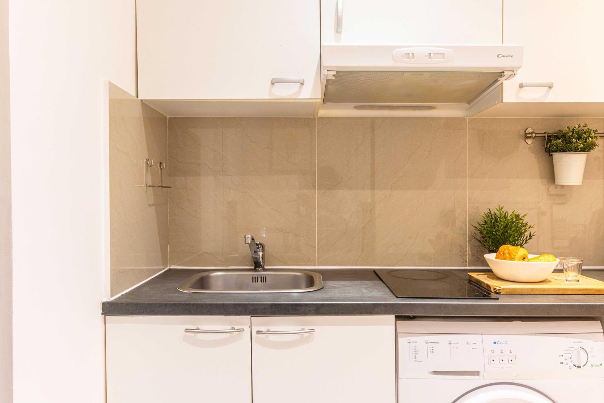 Quiet -1br-4p- Sacre Coeur Apartment *