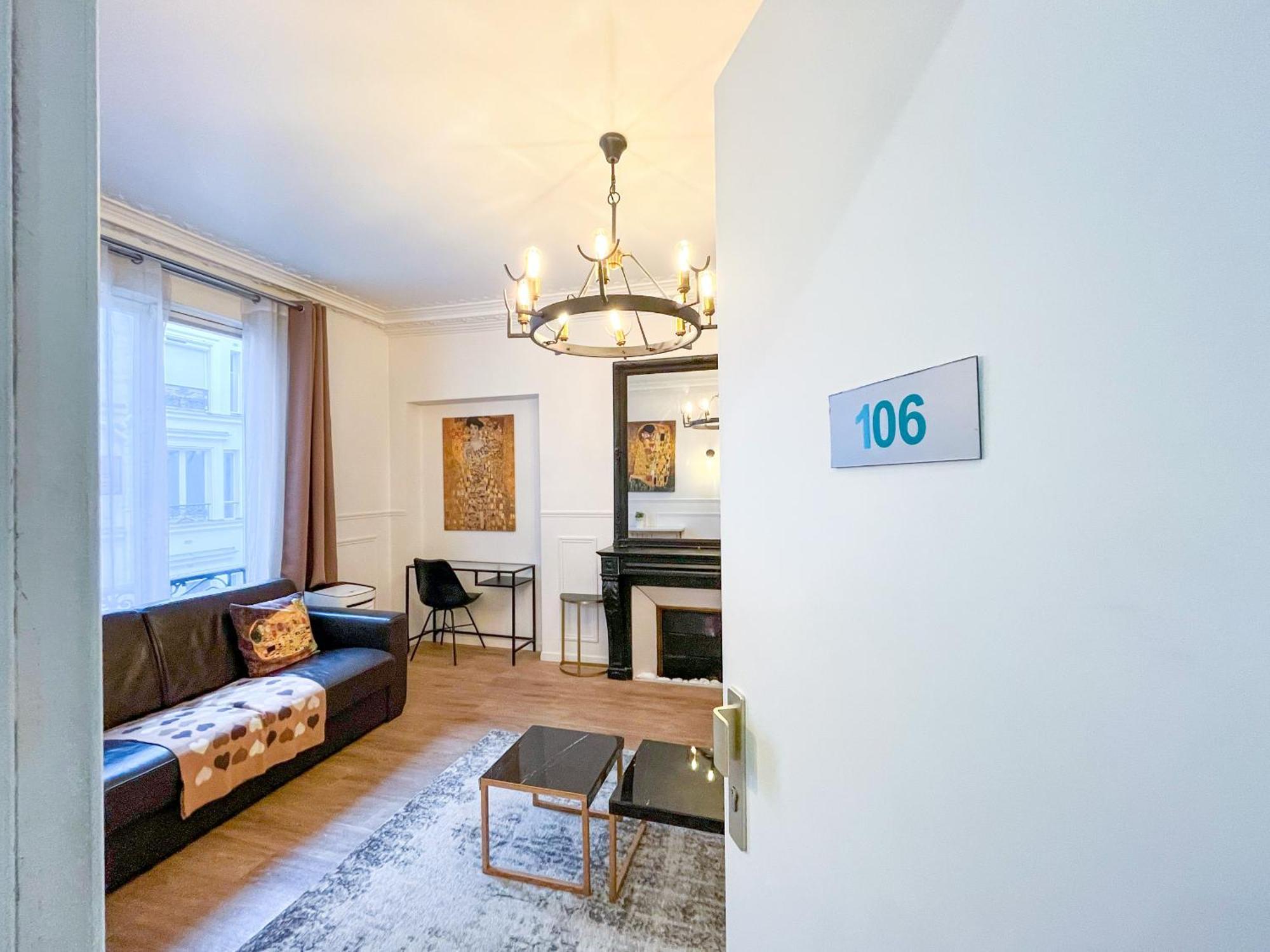 106 - Urban Luxury Opera Gustav Klimt Apartment
