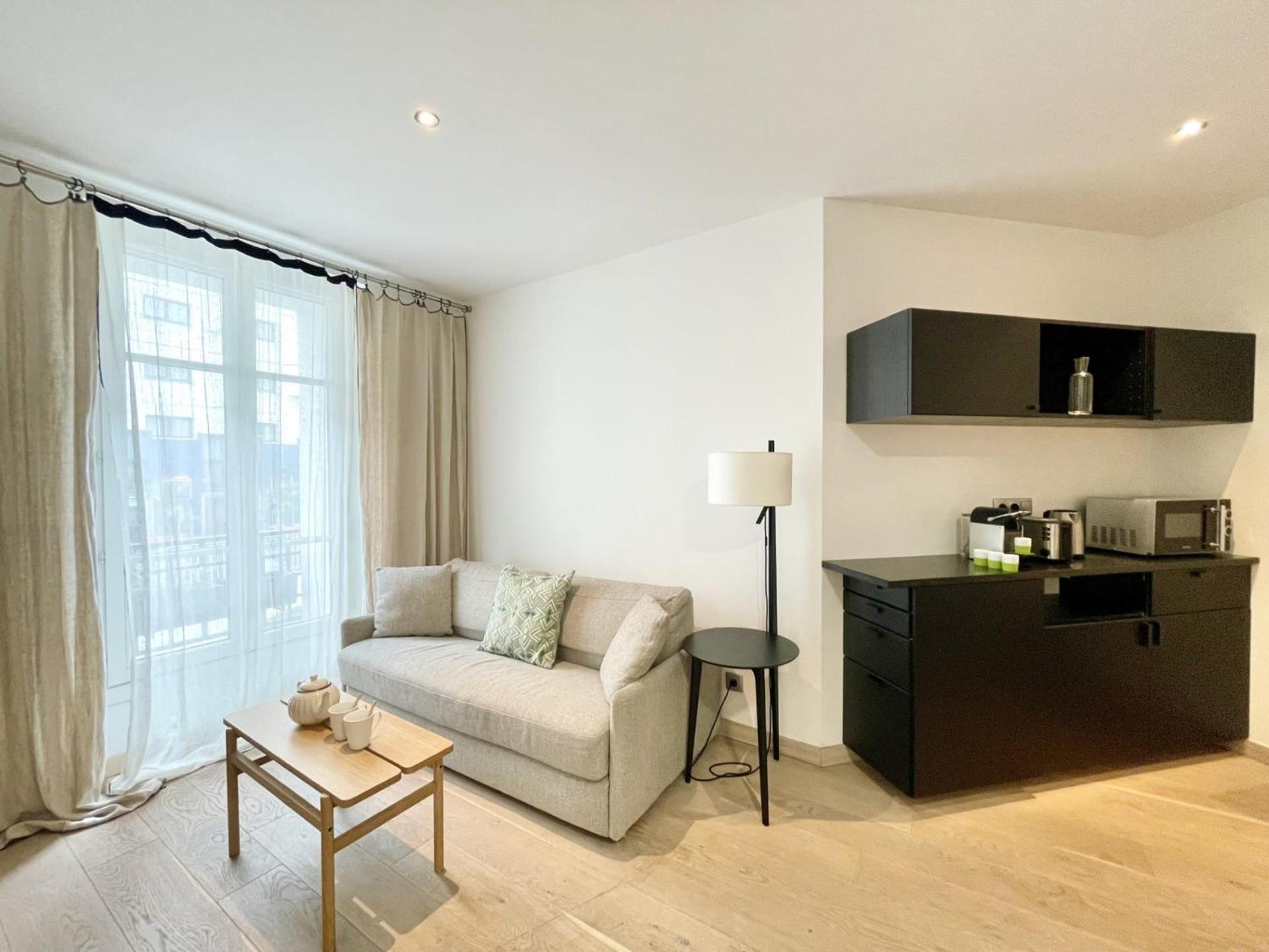 Parisian L Montmartre Apartment *
