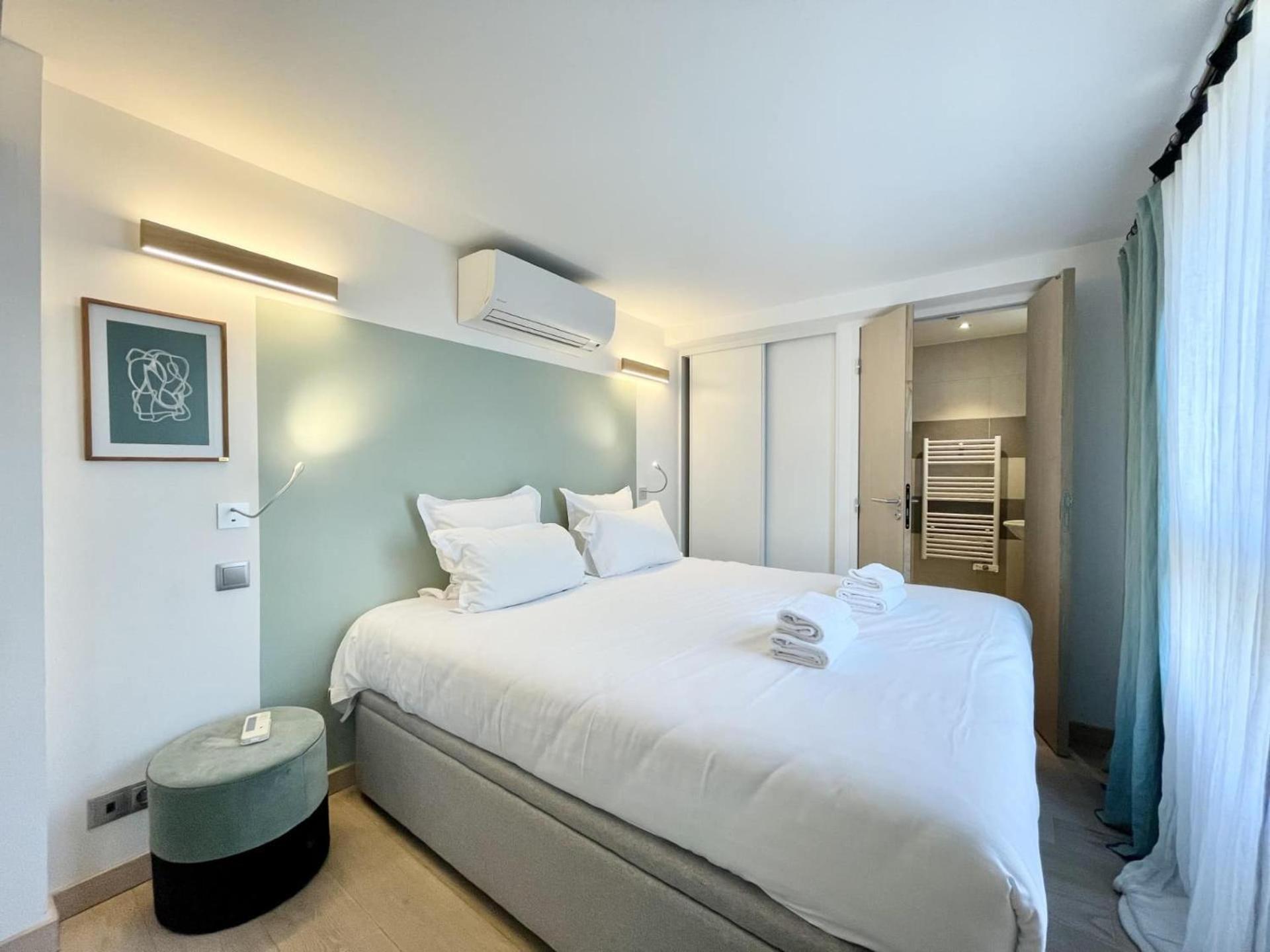Apartment Parisian L Montmartre Paris