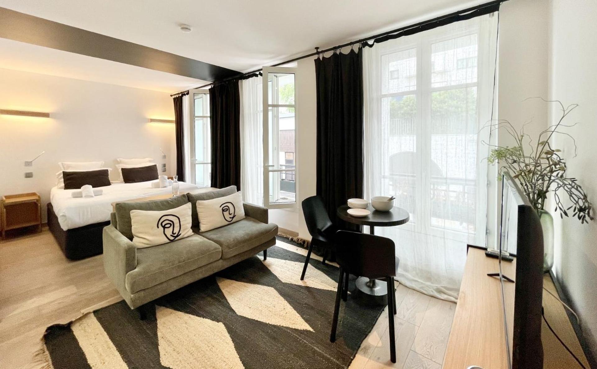 Parisian L Montmartre Apartment