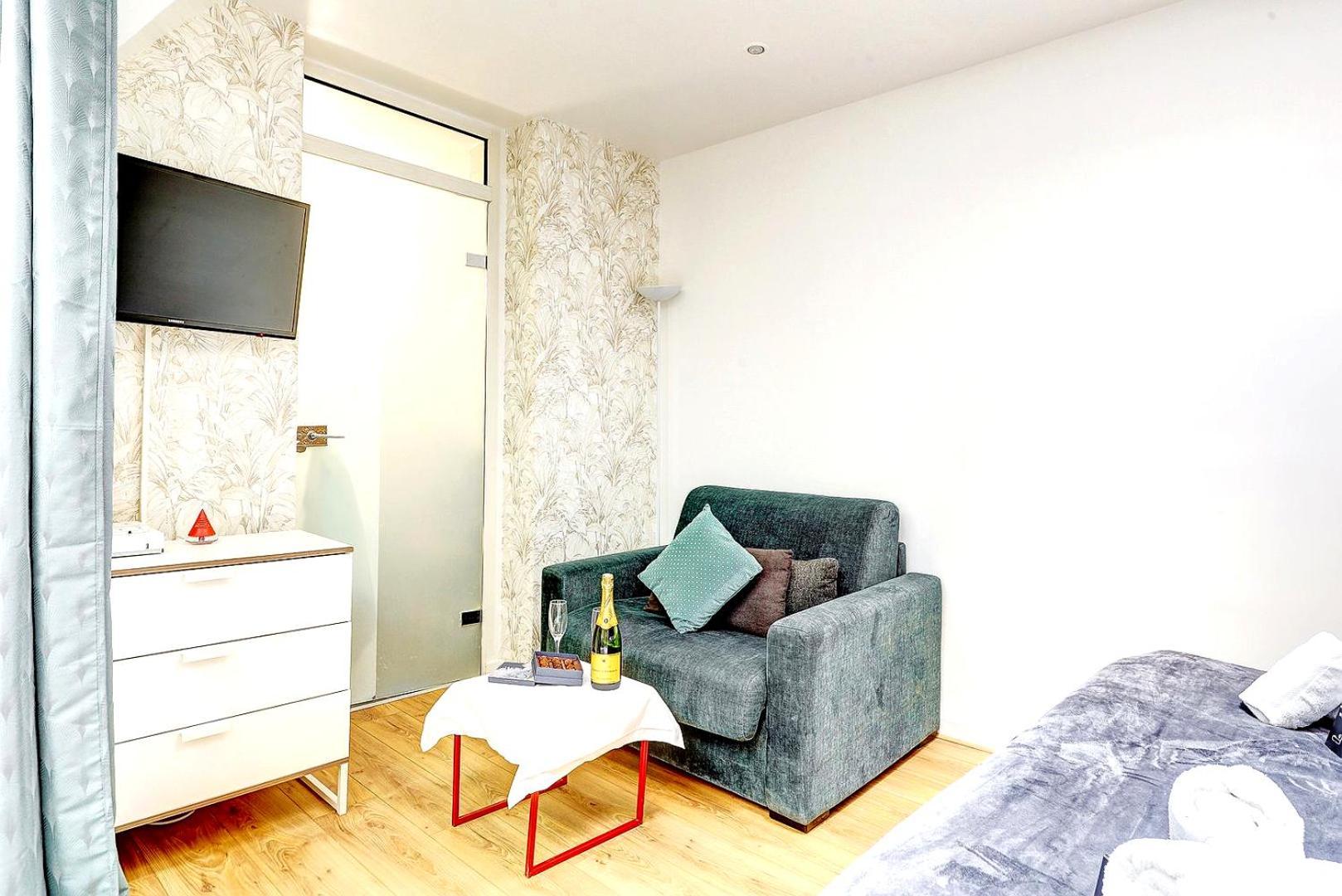 244 Saint Dominique - Superb *