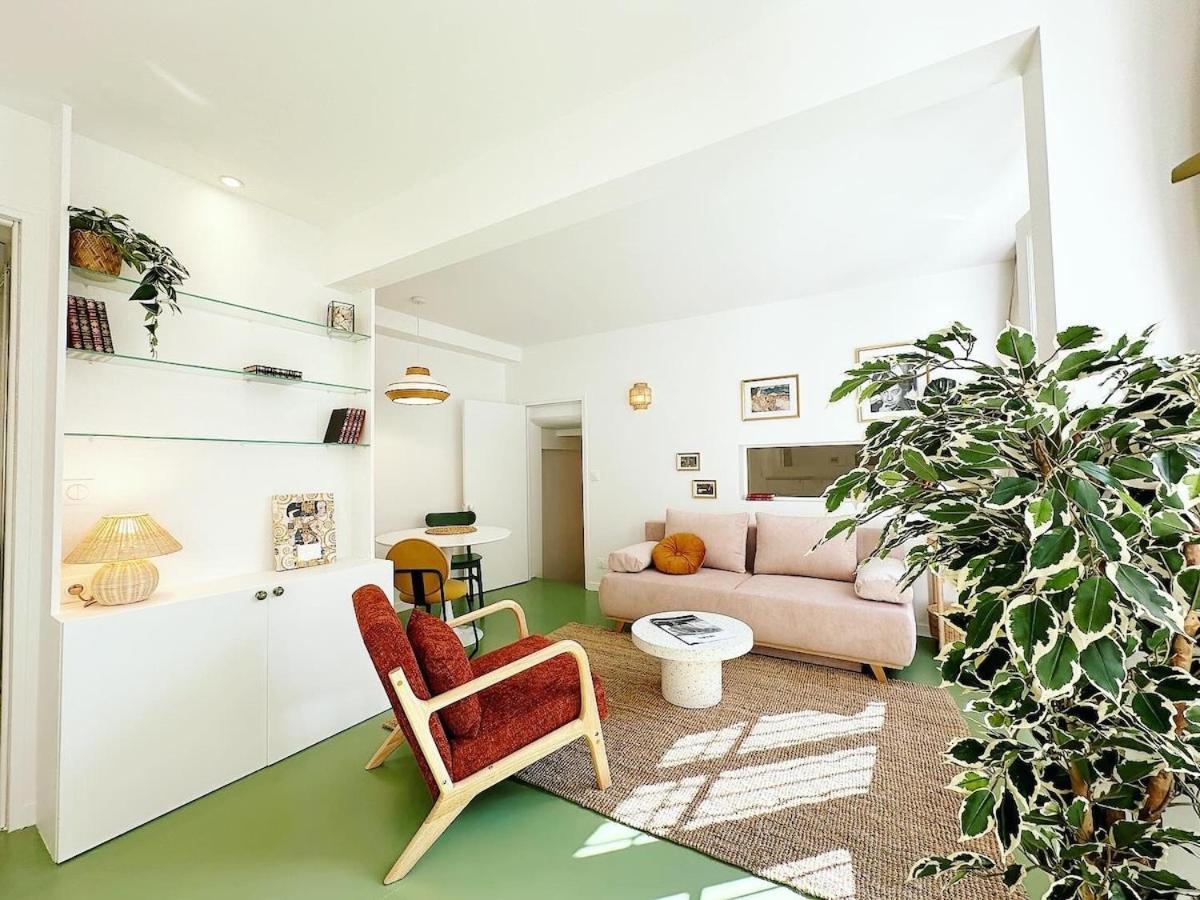 Petite Maison A La Tour Eiffel * Paris