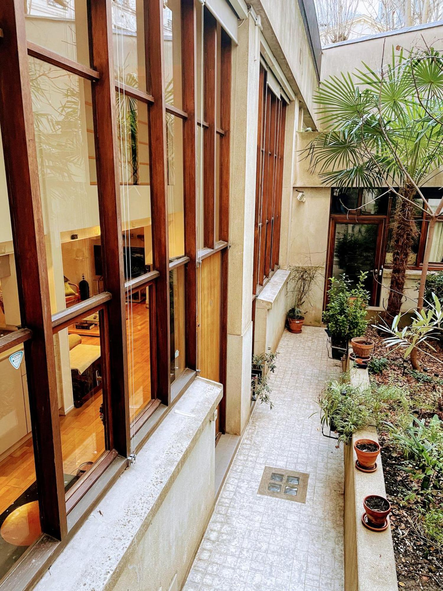 Loft With View On A Quiet Garden, Parisian Charm Apartment *
