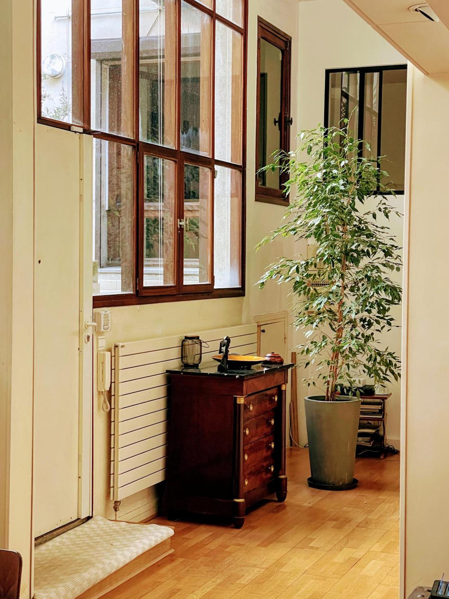 Loft With View On A Quiet Garden, Parisian Charm Paris