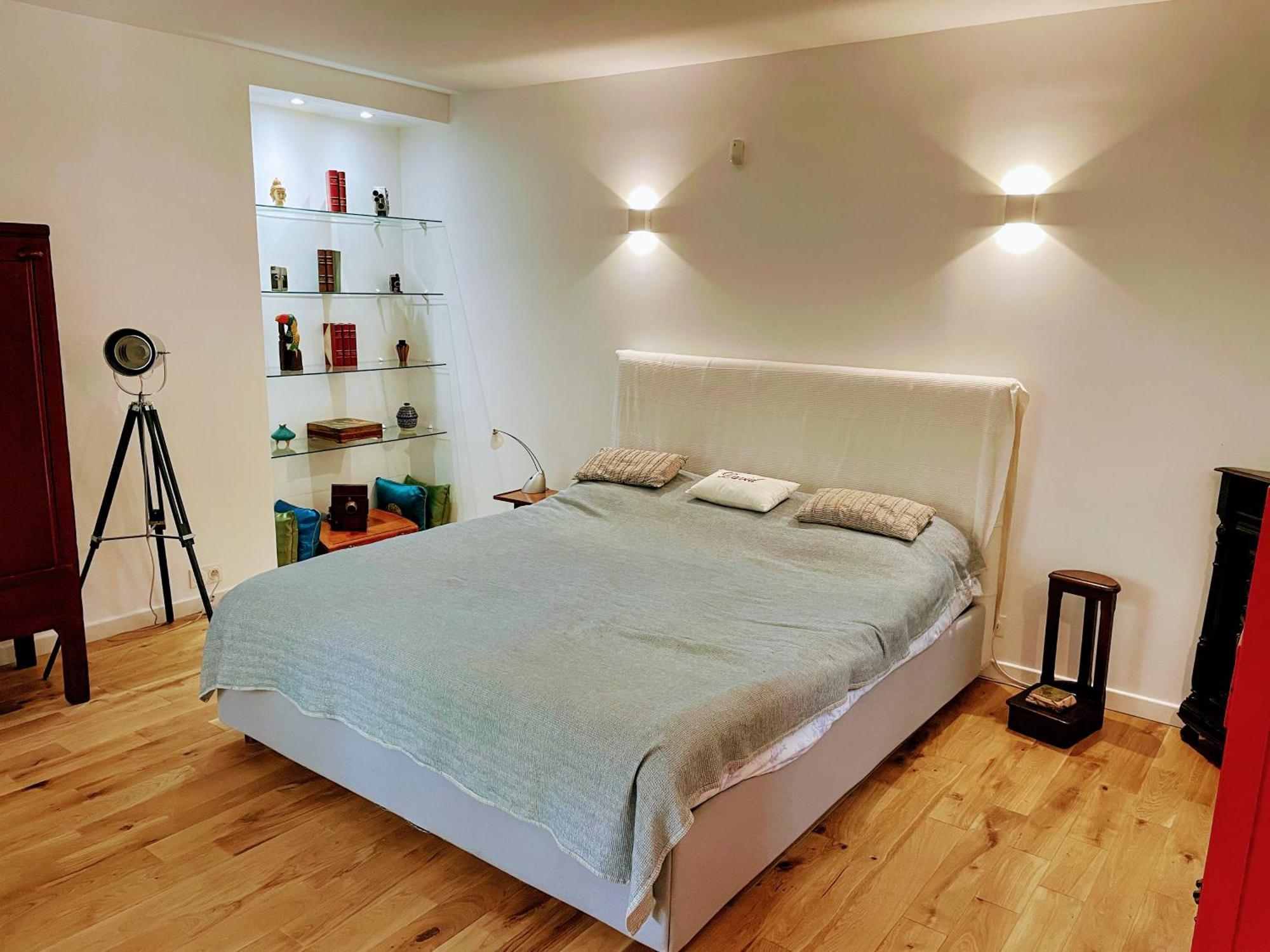 Loft With View On A Quiet Garden, Parisian Charm Apartment *