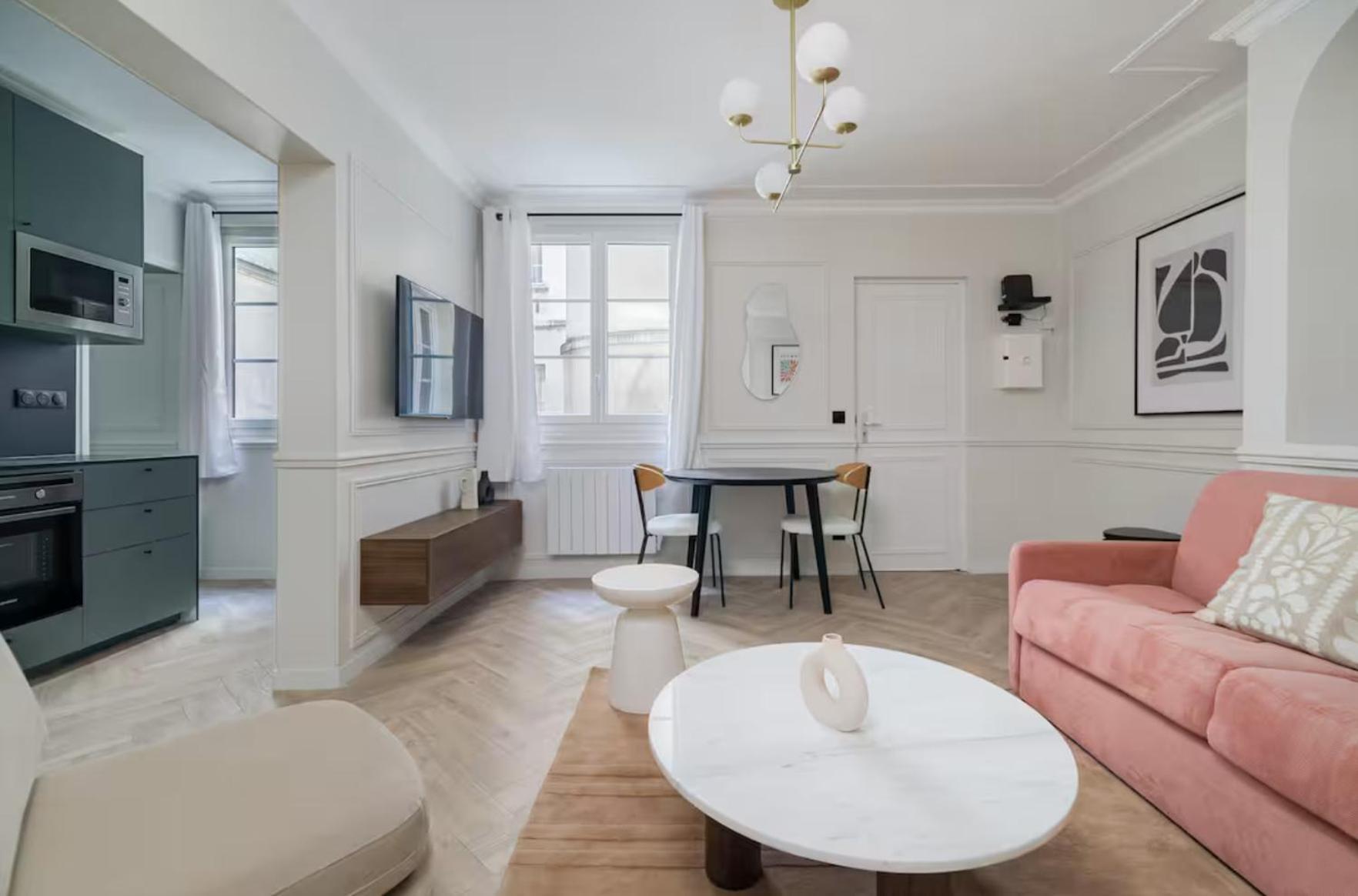 Poetic - Louvre Apartment *