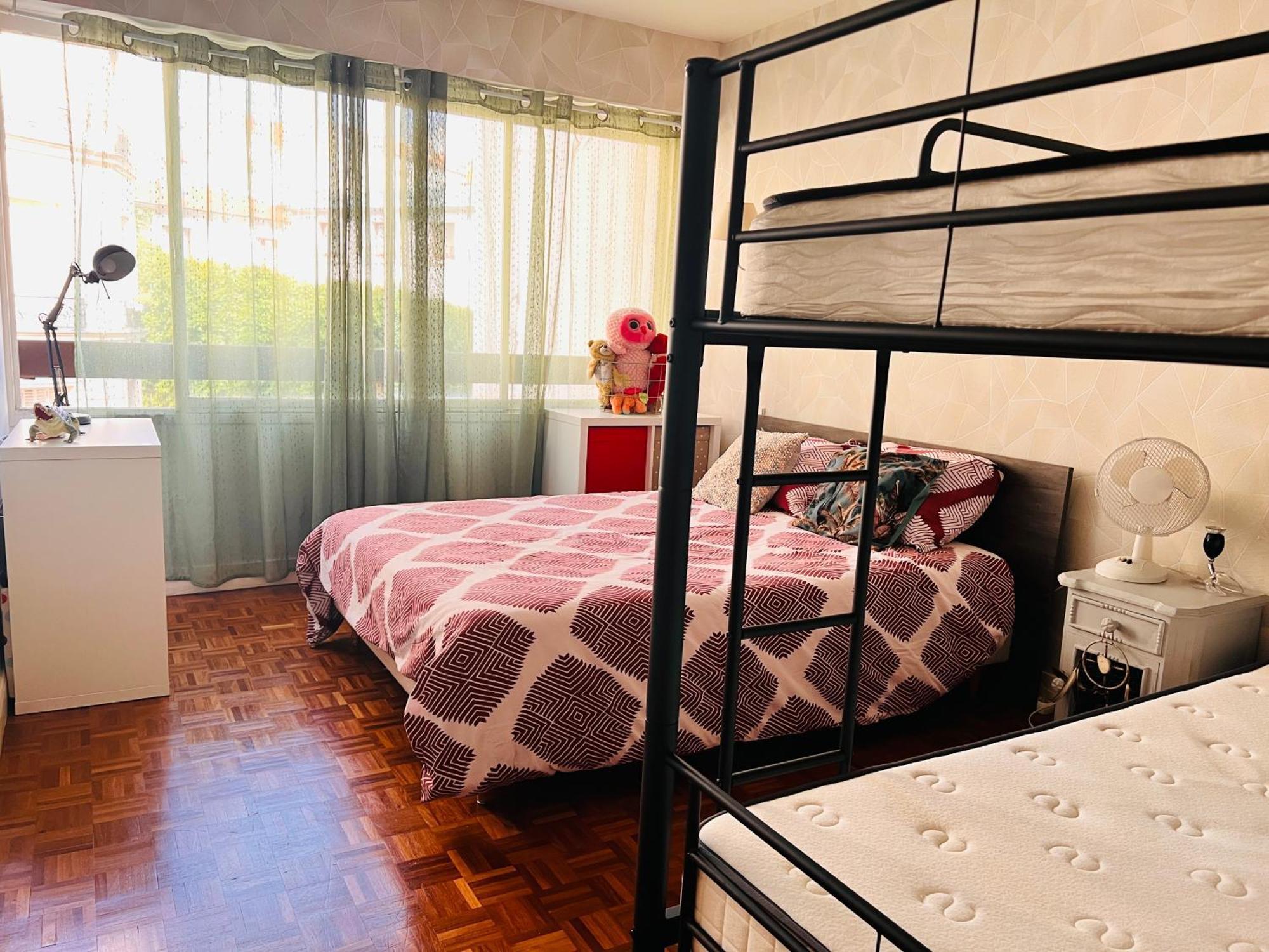 Appartement Grand Avec Balcon Et Parking Gratuit Sur Place *