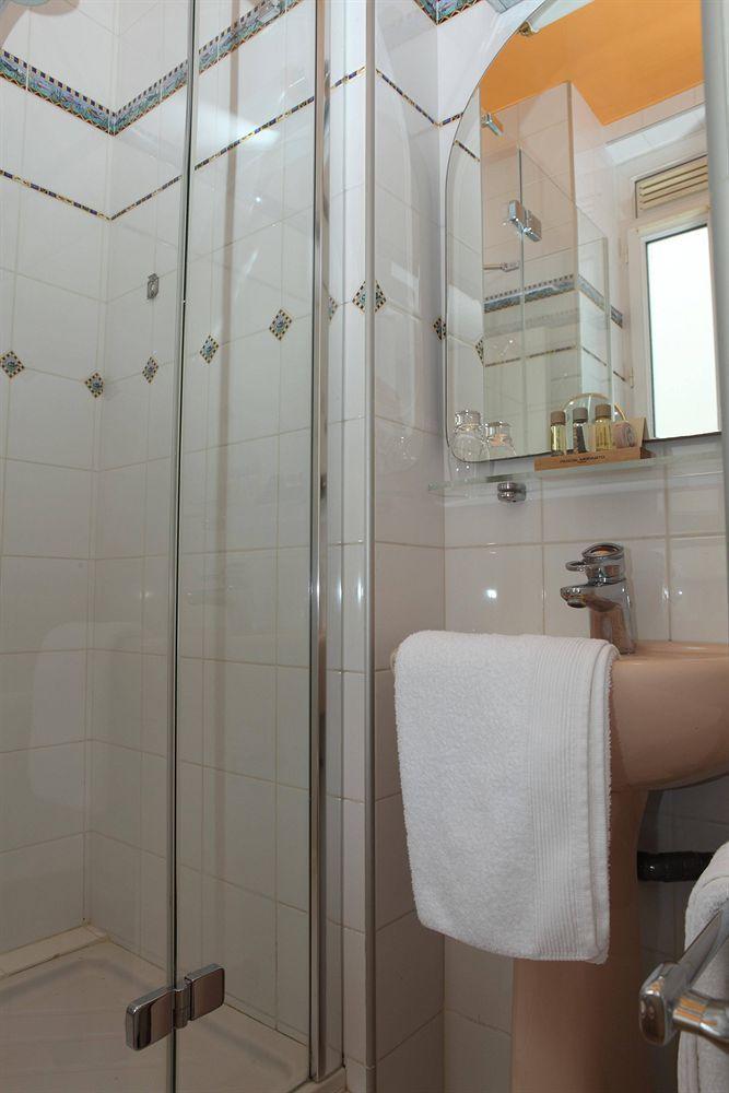 Queens Boutique Hotel 3*