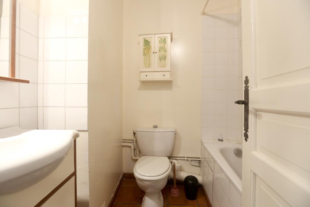 Lovely And Typical 1 Bedroom Apartamento *
