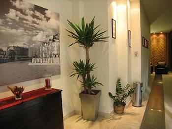 Residhotel Imperial Rennequin Appart hôtel Paris