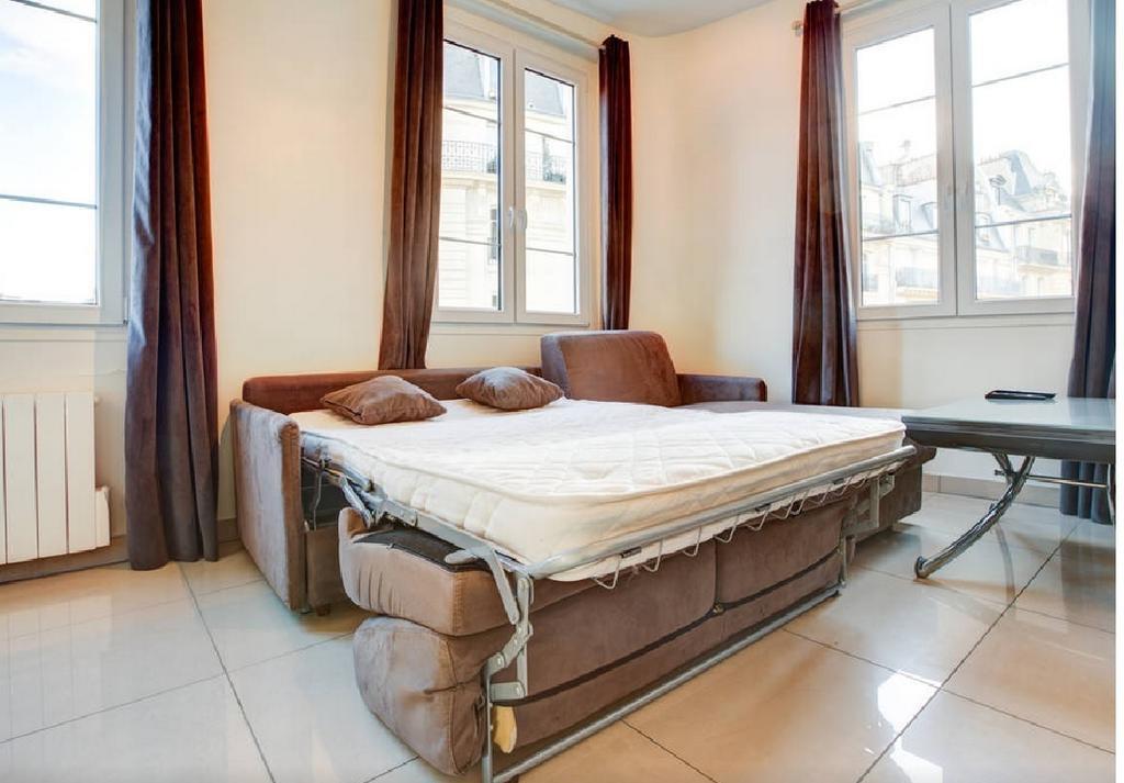 Notre Dame Bright Apartment *
