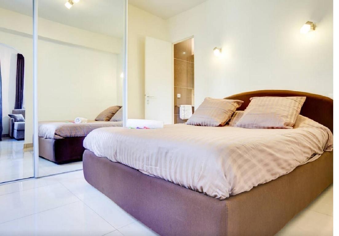 Notre Dame Bright Apartment Paris