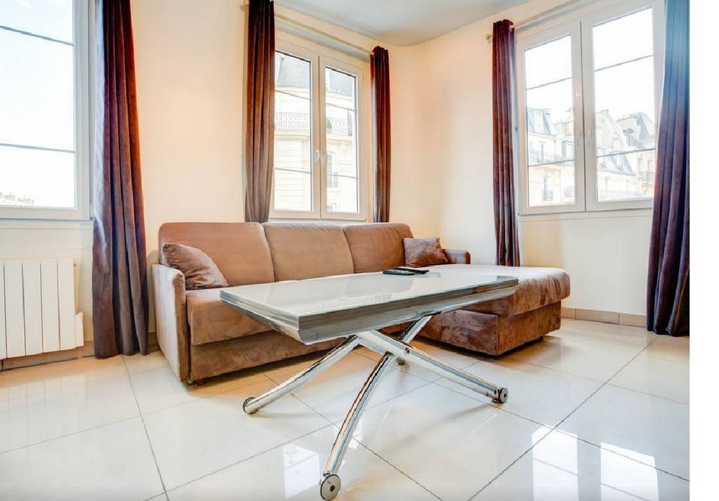 Notre Dame Bright Apartment *