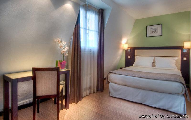 Sure By Best Western Gare Du Nord Hotel 3*