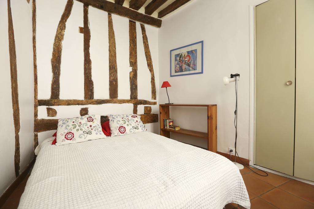 Apartment Lovely And Typical 1 Bedroom *