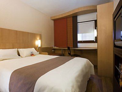 Ibis Montmartre 18ème Hotel