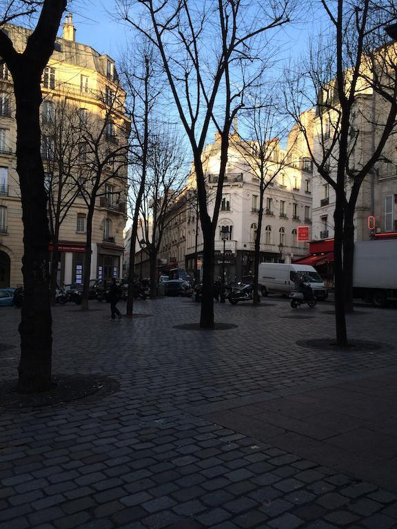 Apartment Orsel Paris