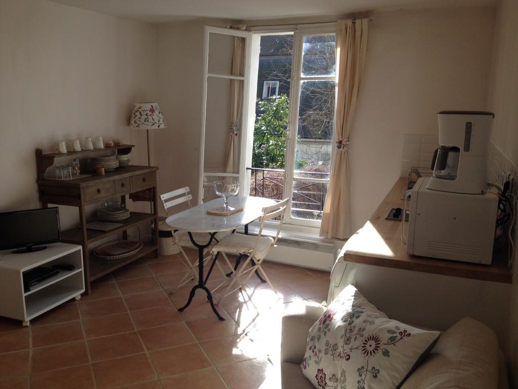 Apartment A Garden In Montmartre Paris