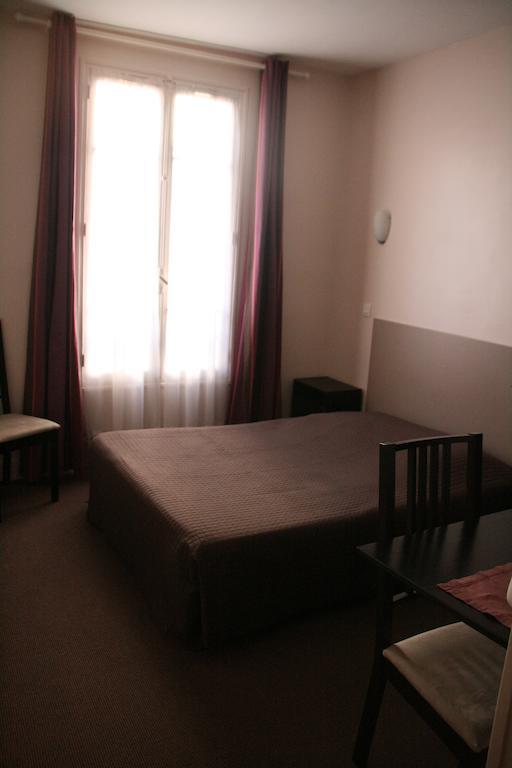 Hotel Du Roussillon *