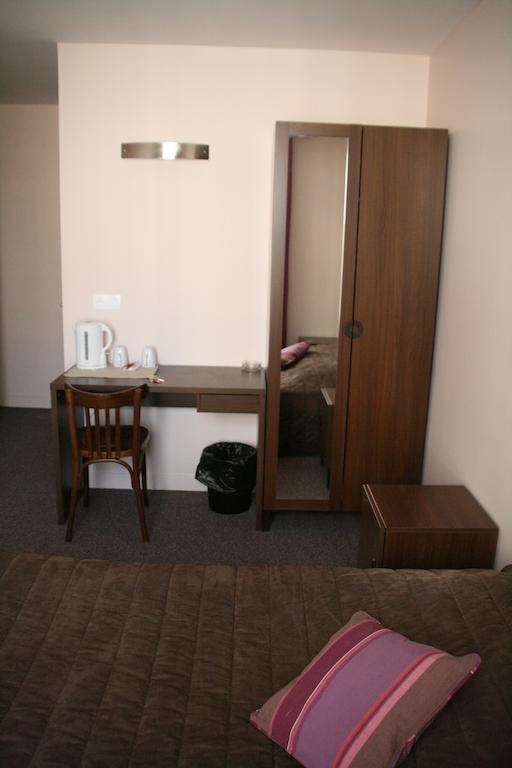 Hotel Du Roussillon Paris