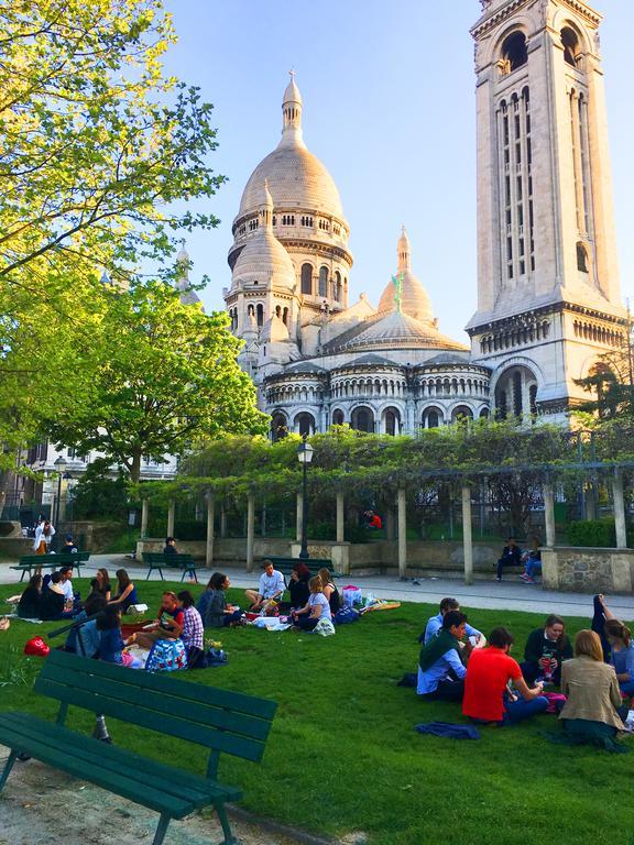 Romantic Artist Montmartre